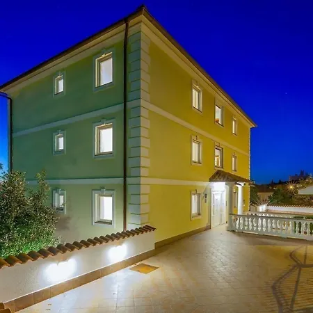 Apartman Mit Balkon Und Meerblick